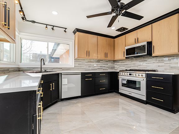 4th image of 2947 W Bryn Mawr Ave