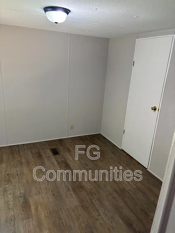 2 bed, 1.0 bath, $995 — Photo 4