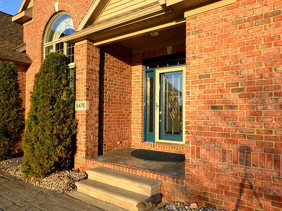3rd image of 8476 Woodridge Dr