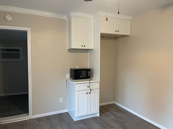 3rd image of 603 N Mariposa St #A