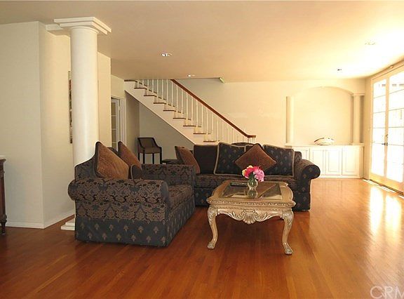 5th image of 500 Warner Ave