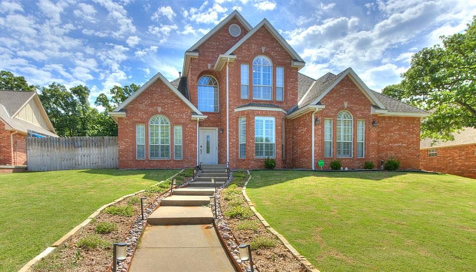 1st image of 300 Hamptonridge Rd