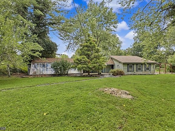 4th image of 21 Woodsville Rd