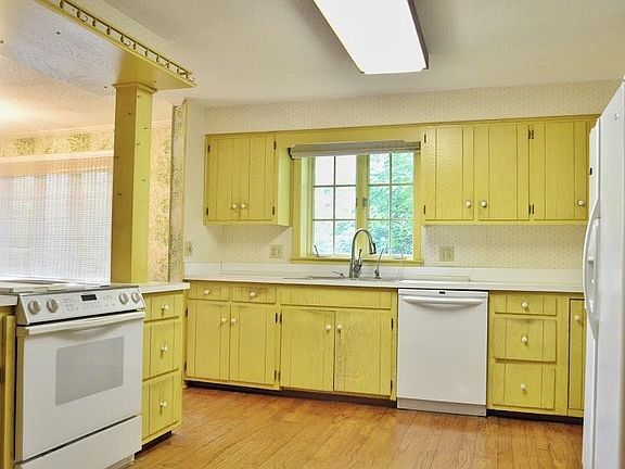 4th image of 1010 W Riverview Dr
