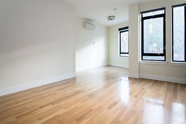 Rented by EXR | media 19