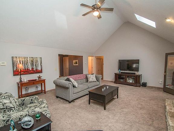 4th image of 19685 Summer Place Dr