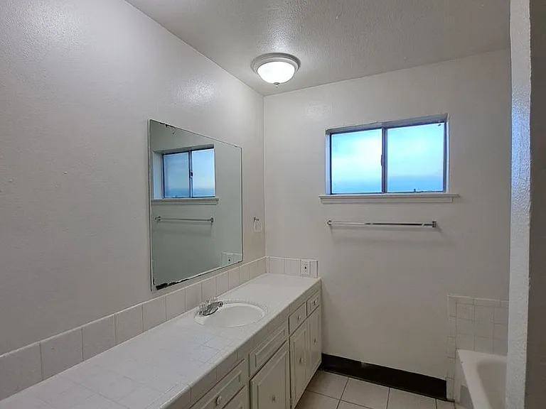 132 W Dayton Ave — Photo 16
