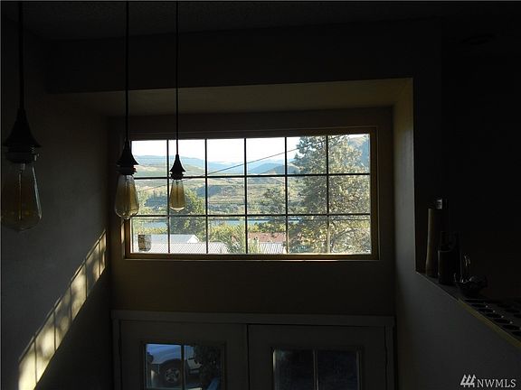 3rd image of 2115 S Majestic Dr