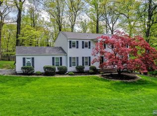 567 Wayne Dr, River Vale, NJ 07675