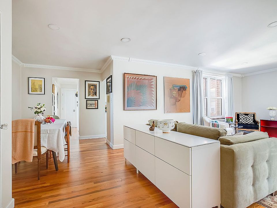 1st image of 930 E 7th St APT 6C