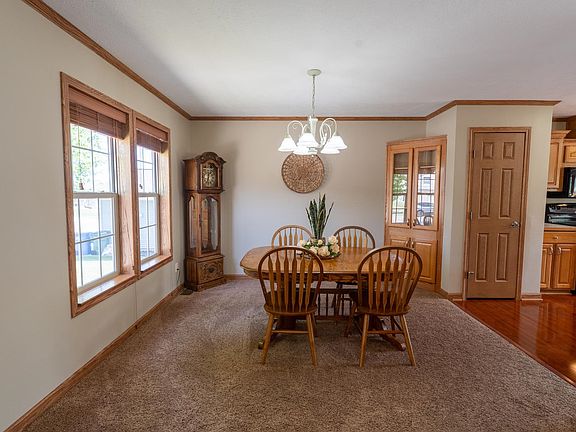 4th image of 511 White Spruce Ave