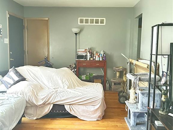 2nd image of 8784 Darnell Pl