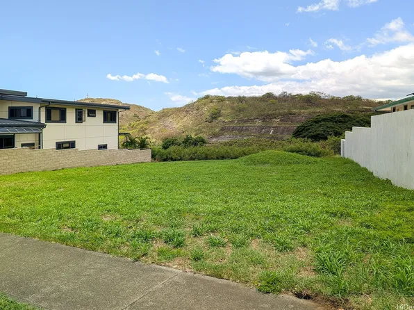 1608 Ala Hahanui St, Honolulu, HI 96818