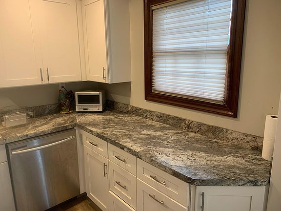 2nd image of 21 Deerleap Pl