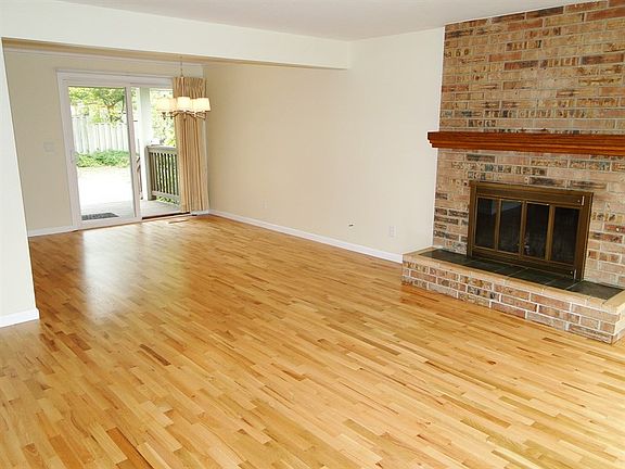 4th image of 928 Lovell Ave NW