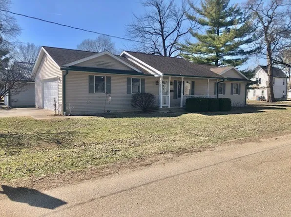 104 E Lincoln Ave, Altamont, IL 62411