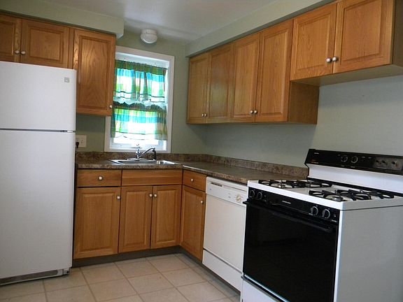 2nd image of 875 Highland Ave