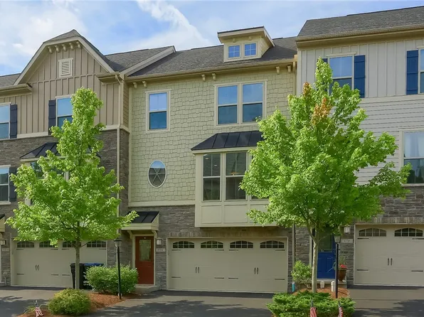 880 Beacon Ln, Pittsburgh, PA 15237