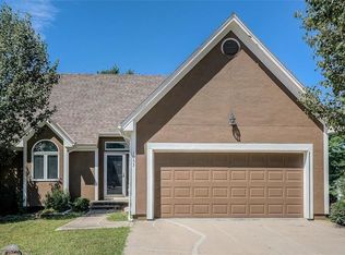 1053 NE Queens Cir, Lees Summit, MO 64064