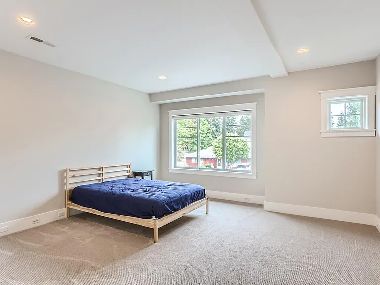 10513 NE 25th St — Photo 18