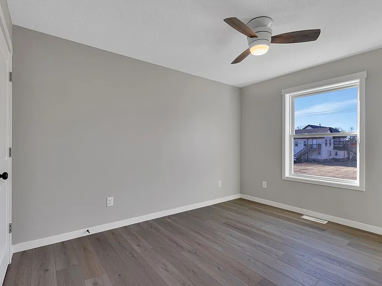 18531 Levee St — Photo 16