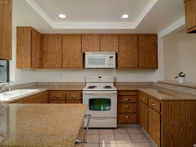 2833 Edison Ave — Photo 4