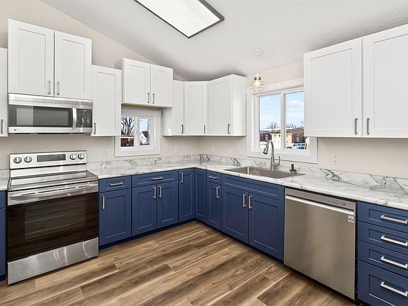 3rd image of 606 1st Ave S