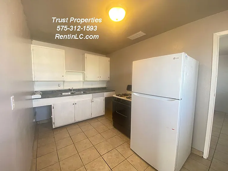 614 S Almendra St — Photo 3