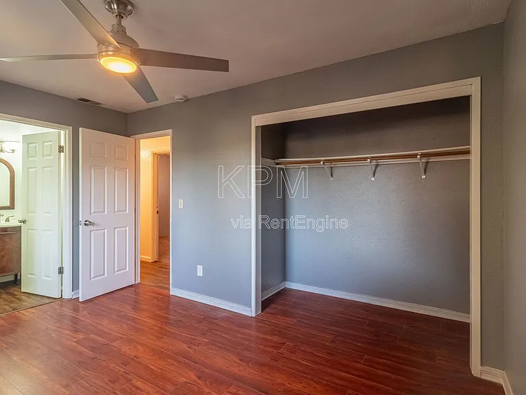 420 E Hampton St #A — Photo 15