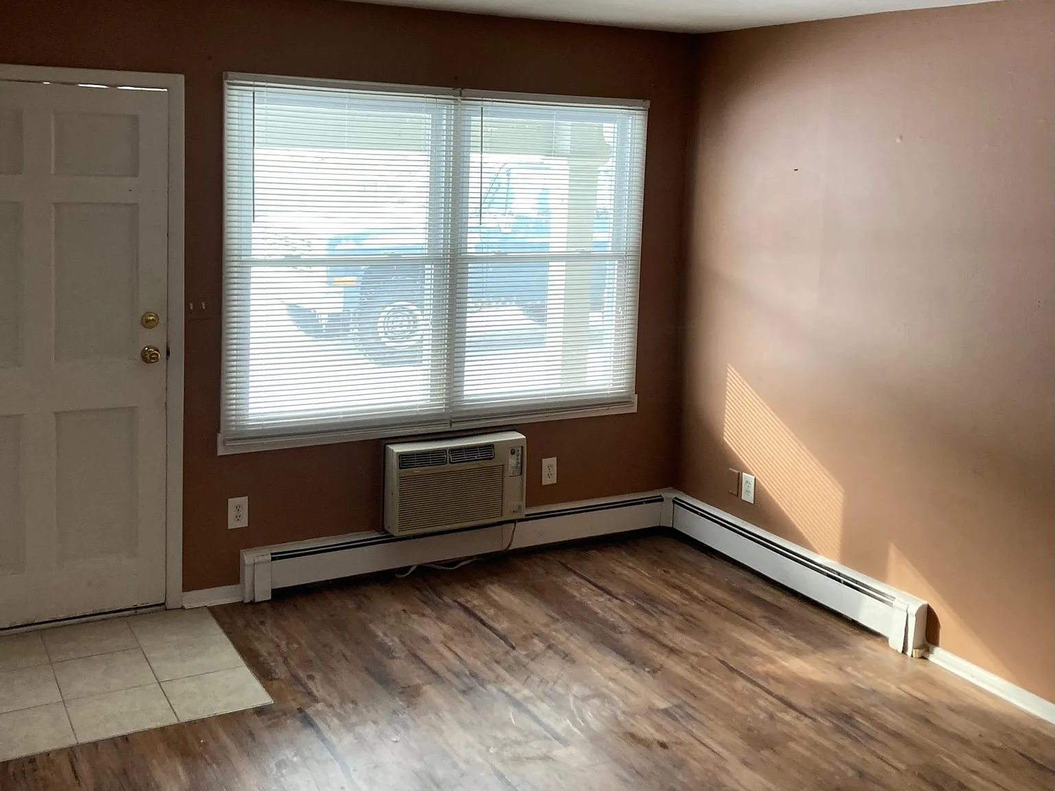 164 Comet St — Photo 3