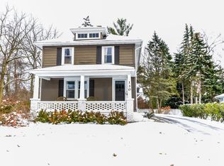 130 Lakeside Dr NE, Grand Rapids, MI 49503