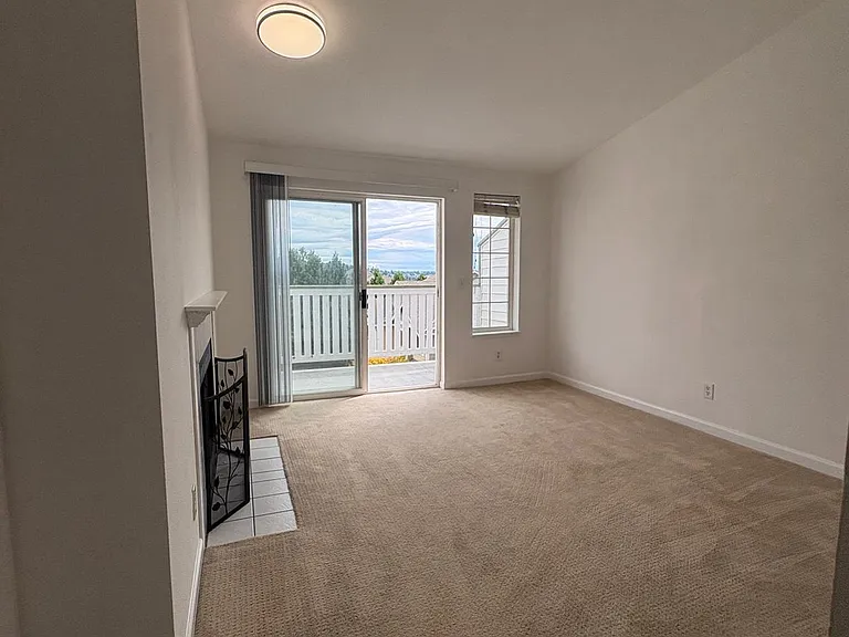 901 Sunset Blvd NE #C310 — Photo 7