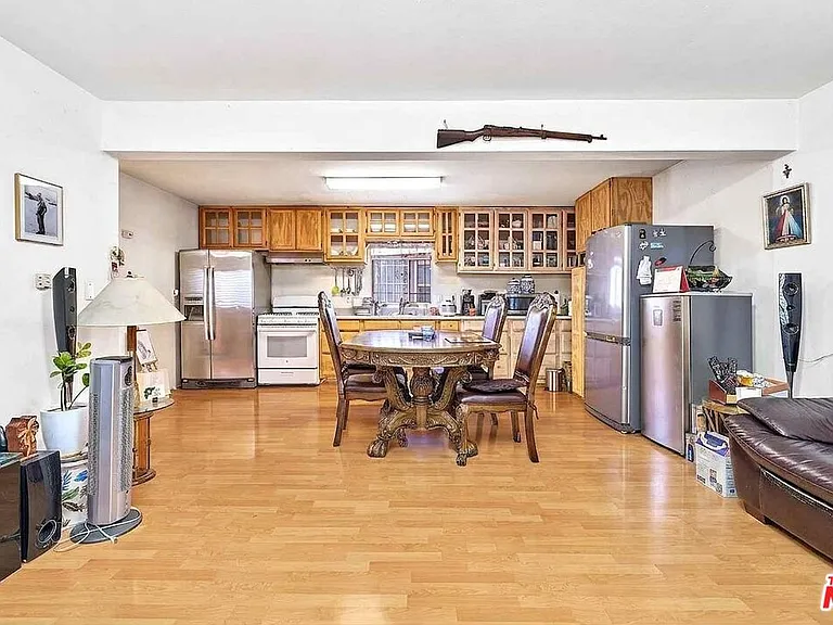 1231 S Harvard Blvd — Photo 3