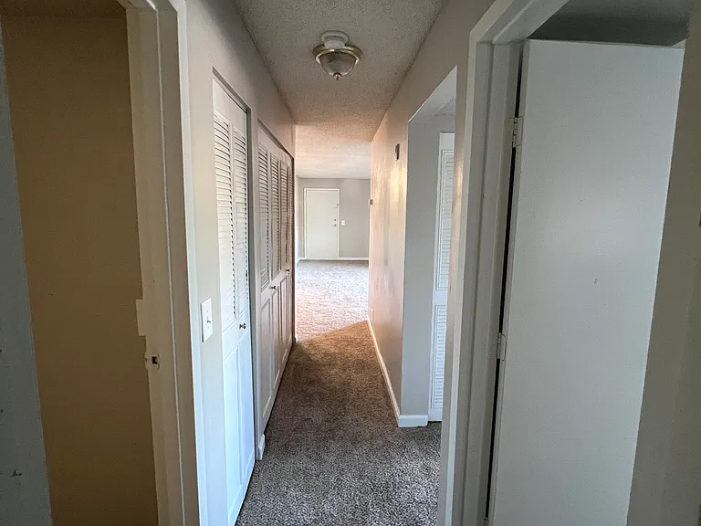 Bell Hollow Apartments — Photo 60