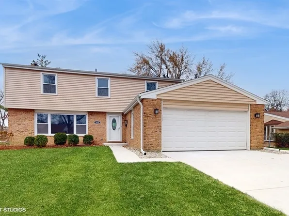 1825 E Suffield Dr, Arlington Heights, IL 60004