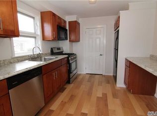 7 West Dr, Bay Shore, NY 11706