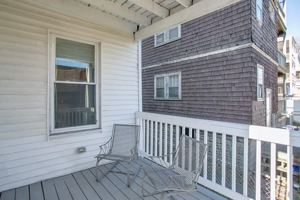 3 bed, 1131 sqft, $4,200 — Photo 3