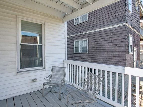 3rd image of 81 Sydney St #1