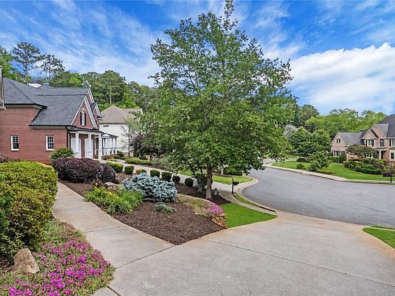 4th image of 550 Heron Run Ct