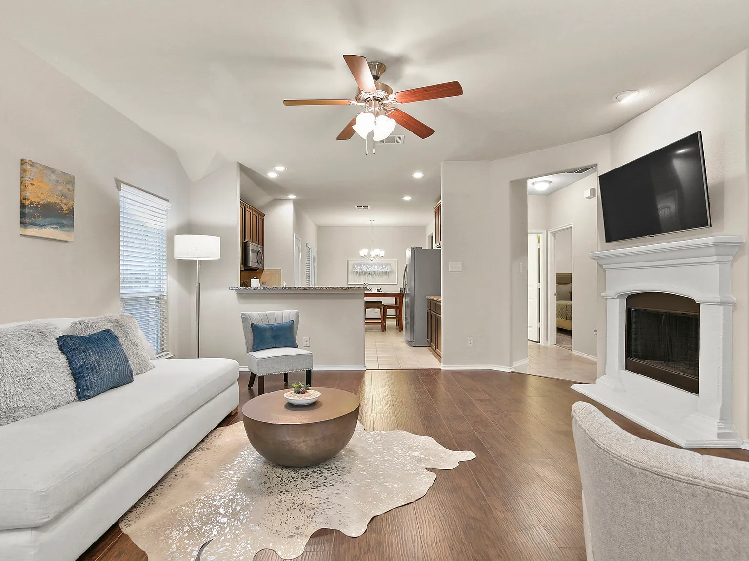 3 bed, 1405 sqft, $7,160 — Photo 4