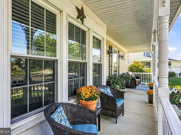 5th image of 7 Sweetgum Ct
