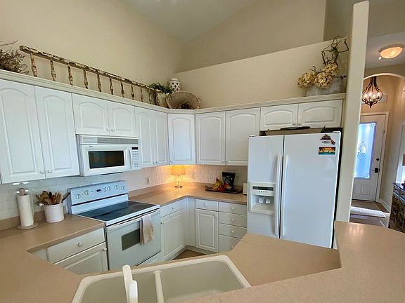 4th image of 25181 Windward Pl