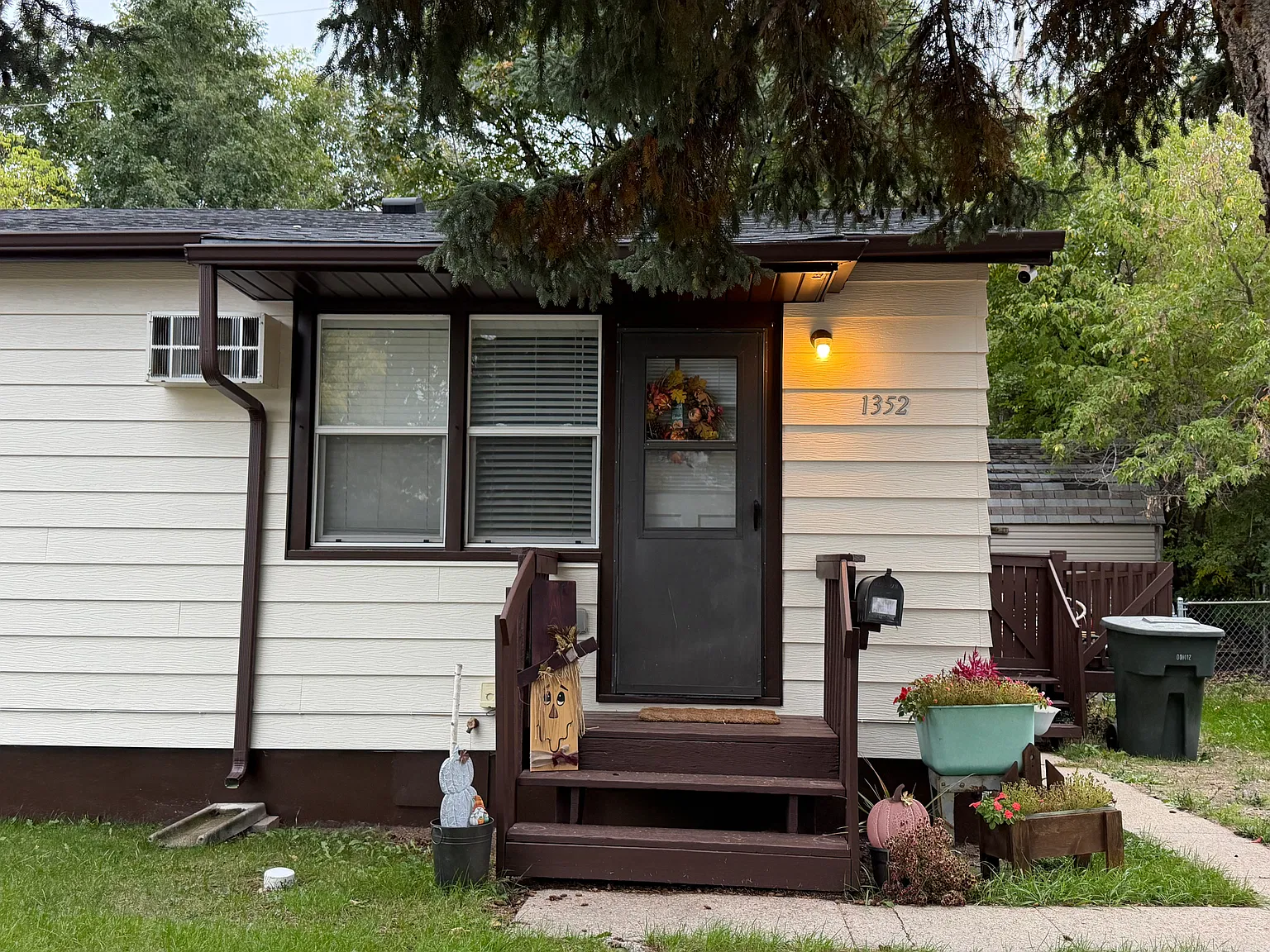 2 bed, 625 sqft, $985 — Photo 2