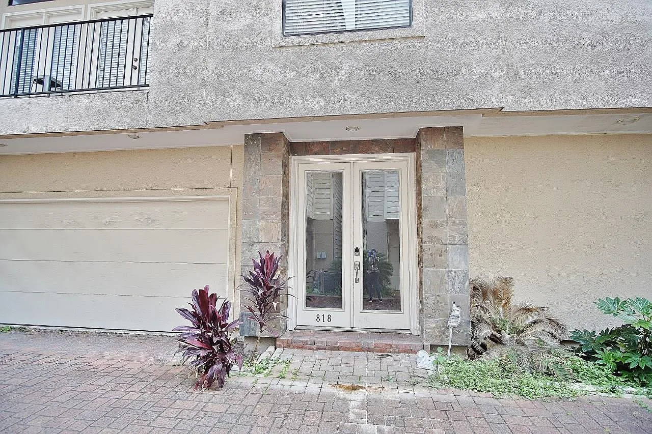 3 bed, 3.5 bath, 2483 sqft, $3,100 — Photo 3