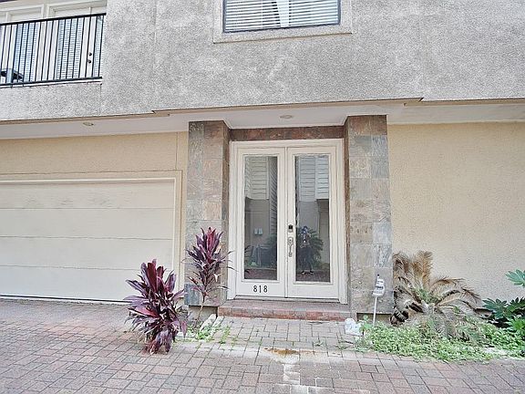 3rd image of 818 Lester St