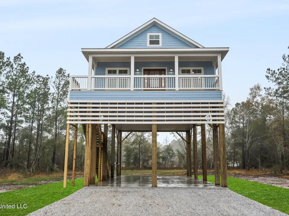 107 Blakemore Ave, Bay Saint Louis, MS 39520