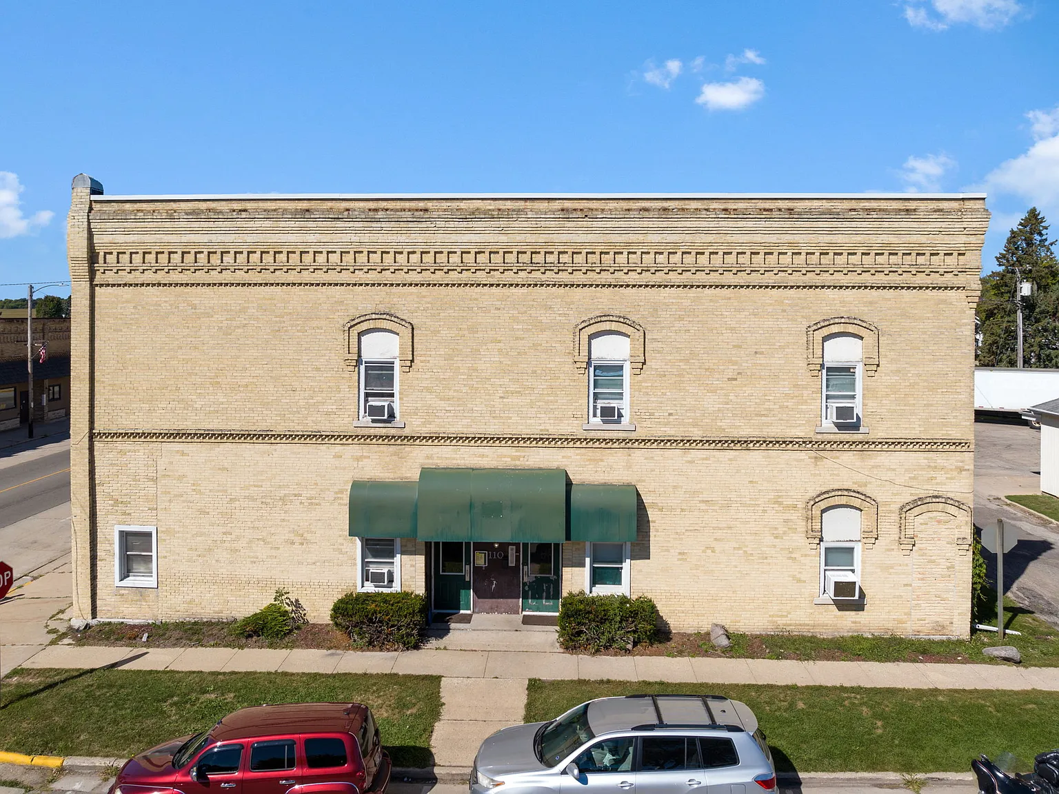 110 N Commercial Street — Photo 4