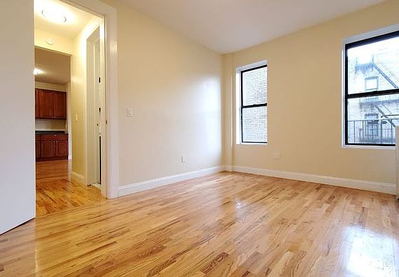 5th image of 530 Parkside Ave APT 2J