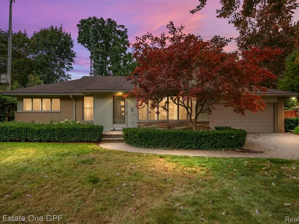 7 Vernier Rd, Grosse Pointe Shores, MI 48236