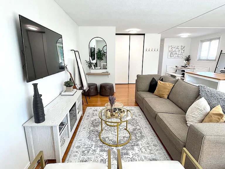87 Locheed Dr #UPPER — Photo 2